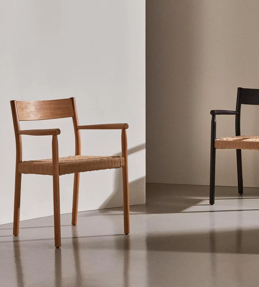 Solid wood dining chairs based on Kavehome dark wood Yalia
